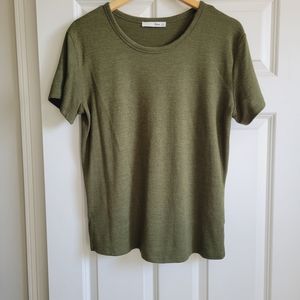 Aritzia t-shirt size M